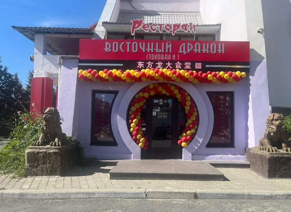 Новый филиал на Братьев Кашириных принимает посетителей с 11:00 до 20:00. Горожане отмечают удобство расположения, просторный интерьер и вкус меню.