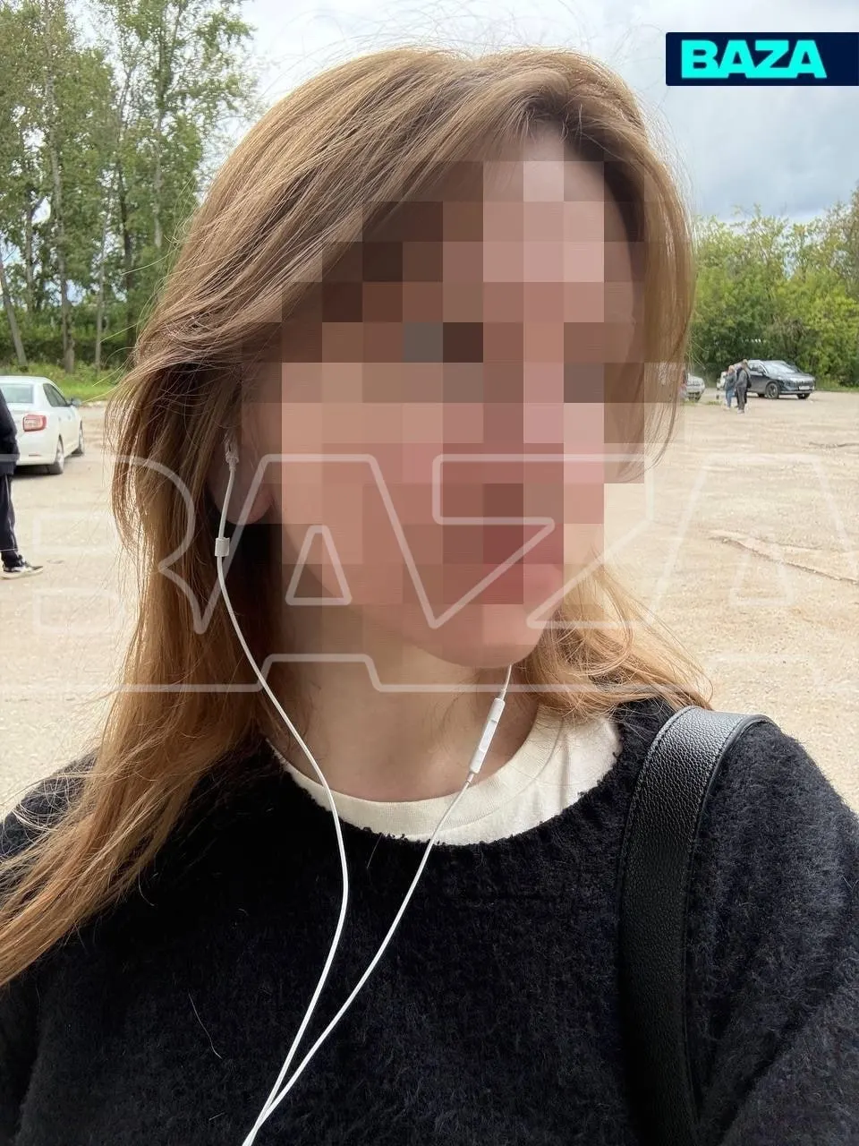 Молодая женщина из Перми работала по 12–16 часов в сутки и употребляла 2–3 энергетика в день; после ночного перелета возникла наджелудочковая тахикардия, далее запланированы дополнительные обследования.