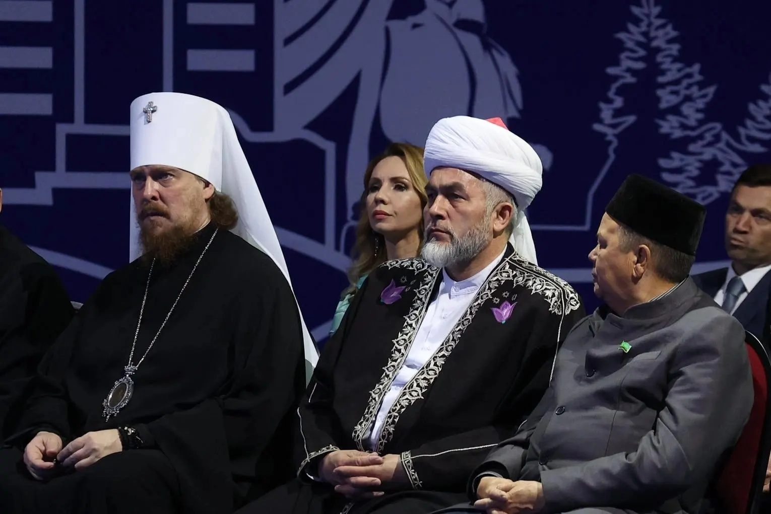 Депутаты городской думы единогласно поддержали кандидатуры двух религиозных лидеров: митрополита Алексия и Рината Раева, выдвинутые челябинской епархией и региональным духовным управлением мусульман.