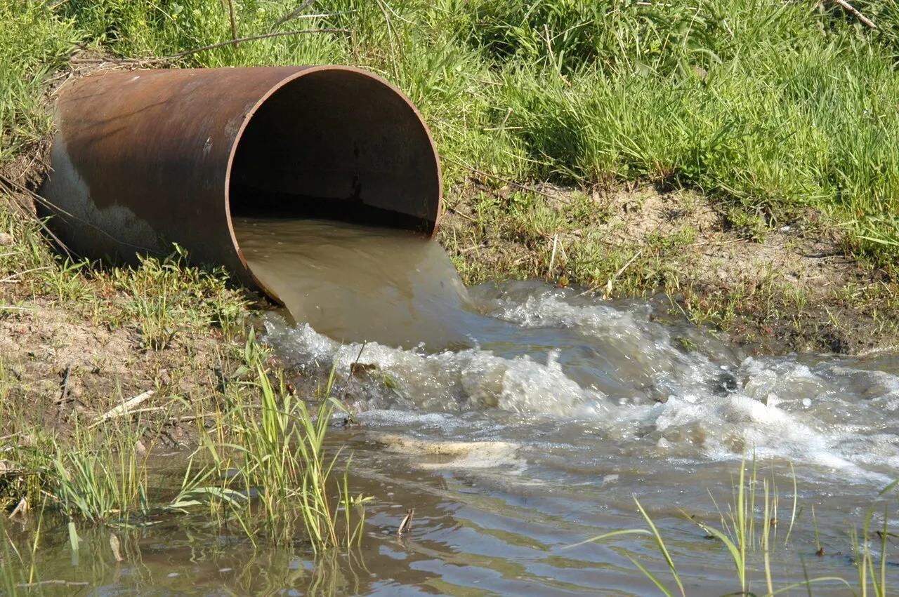 Законопроект об освобождении водоканалов от платы за вред природе вызывает разногласия между ведомствами: Минприроды предлагает дорабатывать, Счетная палата критикует.