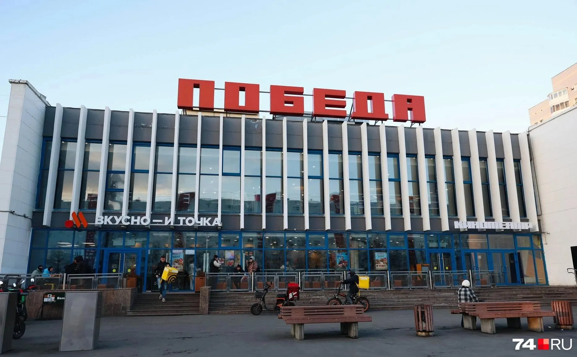 Здание кинотеатра передано региону после нескольких неудачных торгов; обсуждается дальнейшее использование.