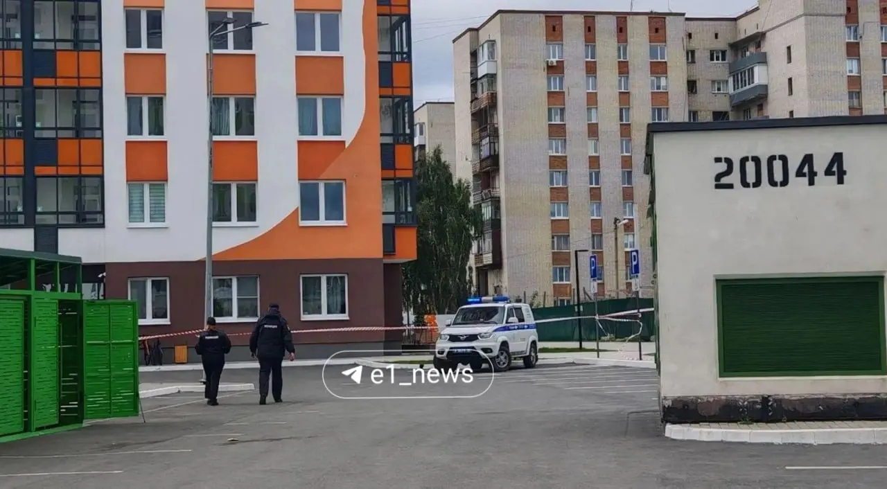 В жилом доме на Вторчермете эвакуируют жильцов, идут уточнения.