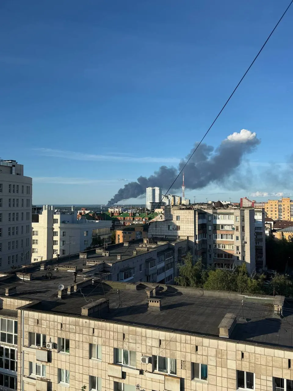 В Мотовилихе произошел пожар возле завода масел; свидетели утверждают, что были взрывы. Подробности уточняются.