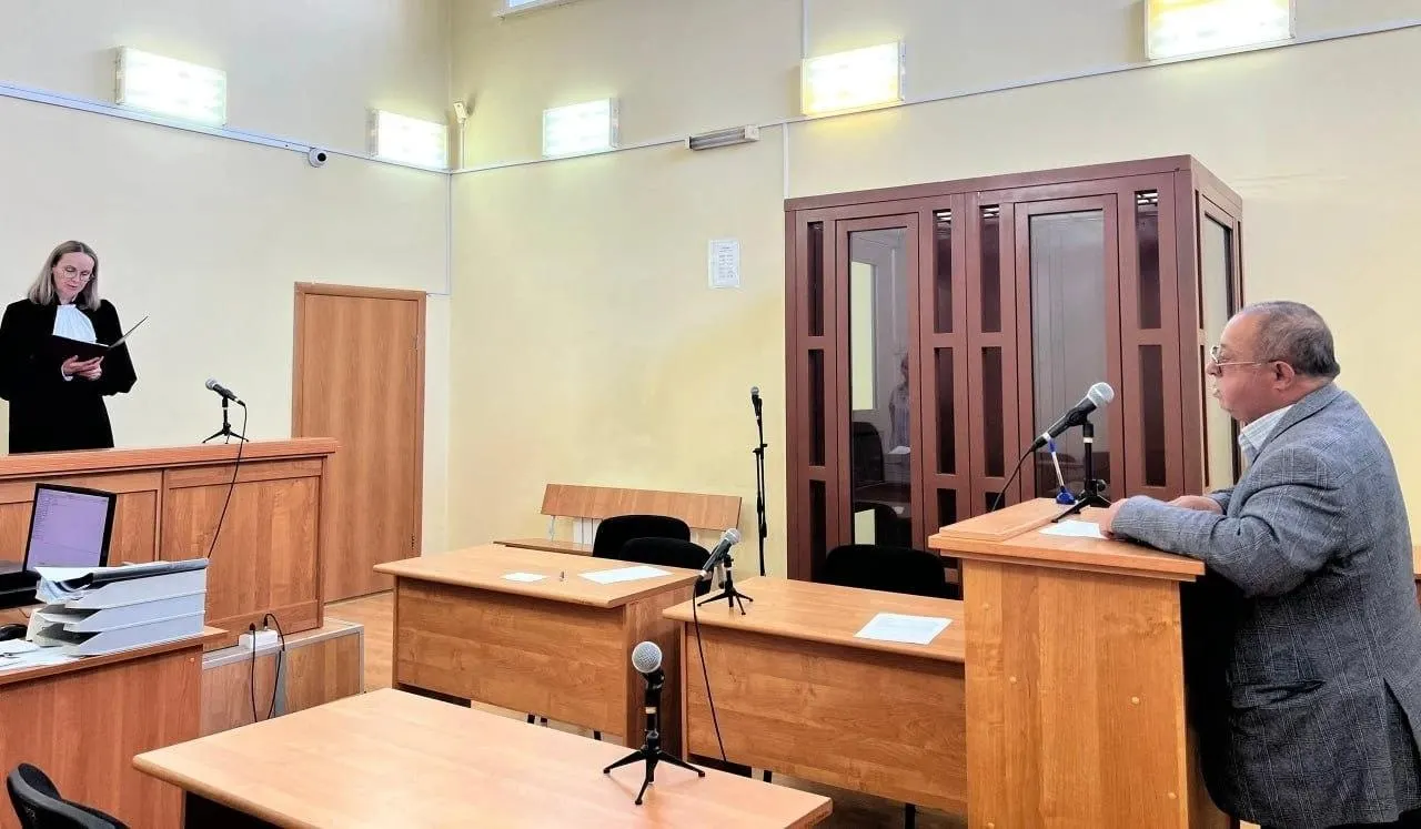 В Берёзовском владелец квартиры зарегистрировал 32 человека и взял с каждого около 1,5 тысячи рублей. За полтора года на такой схеме он заработал около 50 тысяч рублей, после чего дело дошло до уголовного дела и штрафа.