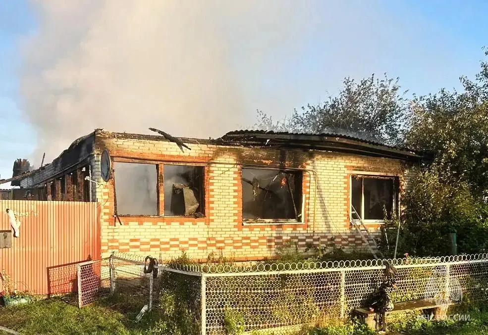 На пожаре в Тюменской области погиб человек; возгорание зафиксировано в доме села Медведево (Голышмановский округ). Площадь пожара составила 108 квадратных метров; причина устанавливается.