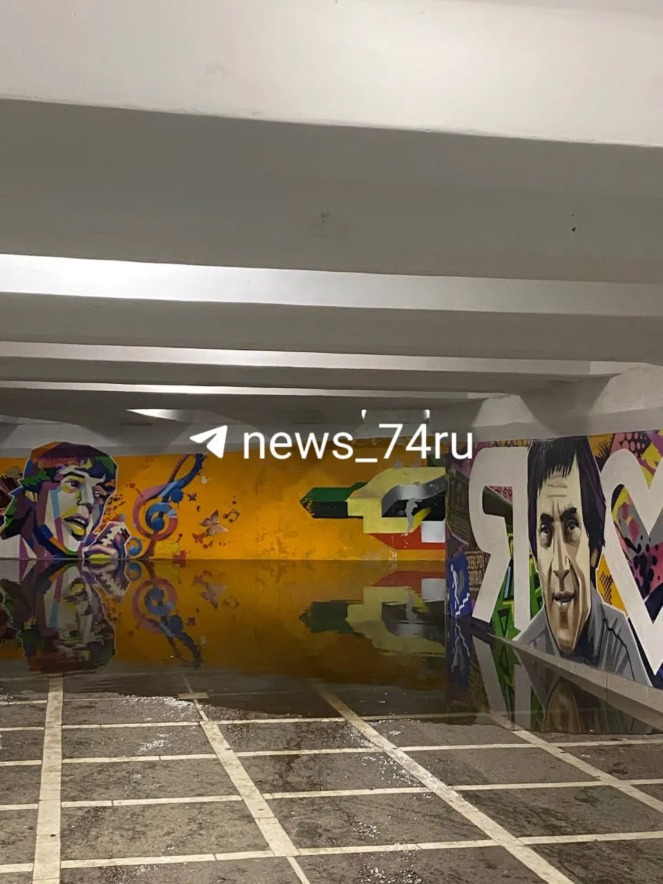 Городские службы переведены в режим повышенной готовности после затопления подземного перехода на улице Революции.