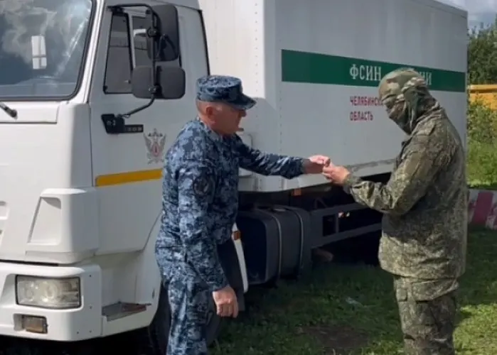 В Кыштымской колонии и налоговой службе передали три гражданских автомобиля в подразделение ВДВ; задача — доработать технику под фронтовые условия.
