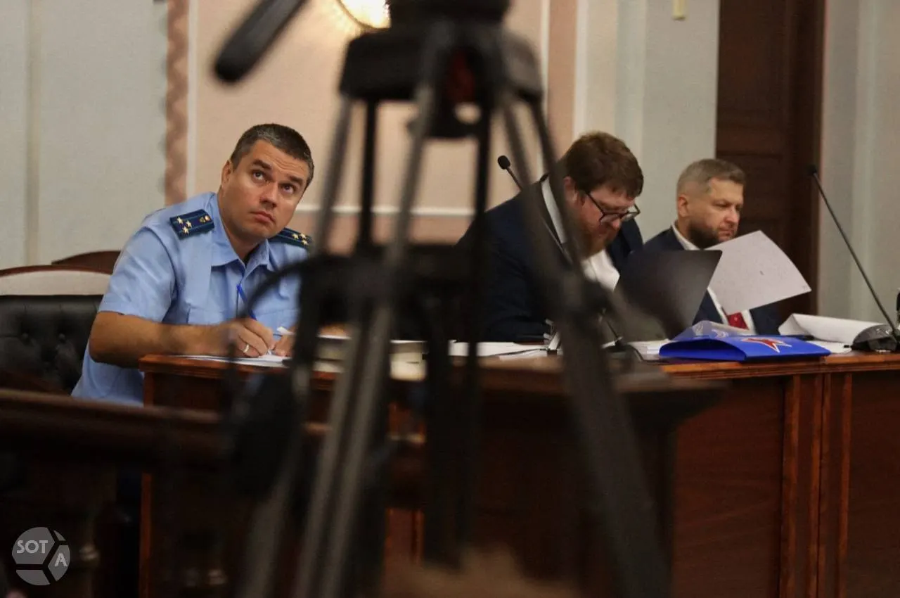 Прокурор заявил об основаниях удовлетворить часть исковых требований, указав на возможные нарушения в использовании интеллектуальной собственности и иностранное финансирование; судебное разбирательство продолжается.