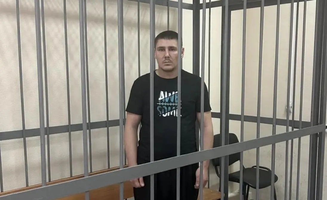 Орджоникидзевский районный суд заключил под стражу Александра Курса до 29 сентября. По версии следствия, вечером 28 июля он несколько раз выстрелил из пневматического пистолета в 11‑летнего мальчика, который получил ранения.