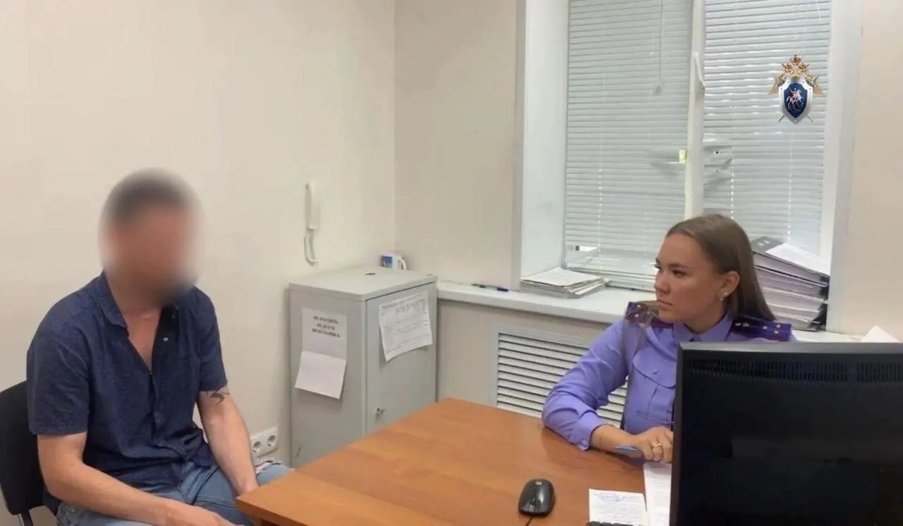 37-летний рецидивист Антон Черкасов подозревается в нападении на ветерана СВО: напал, избил и забросил в багажник, затем вывез его в карьер. Сейчас задержан.