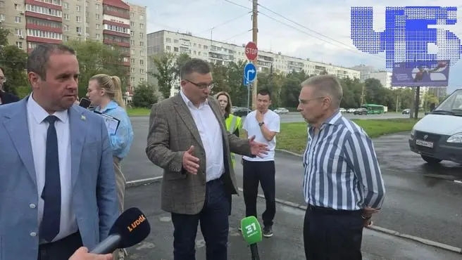 Городские власти внедряют еженедельные пешие инспекции улиц; первый выезд сопровождался съемками возле мэрии, жители предлагают проверить реальные проблемные точки.