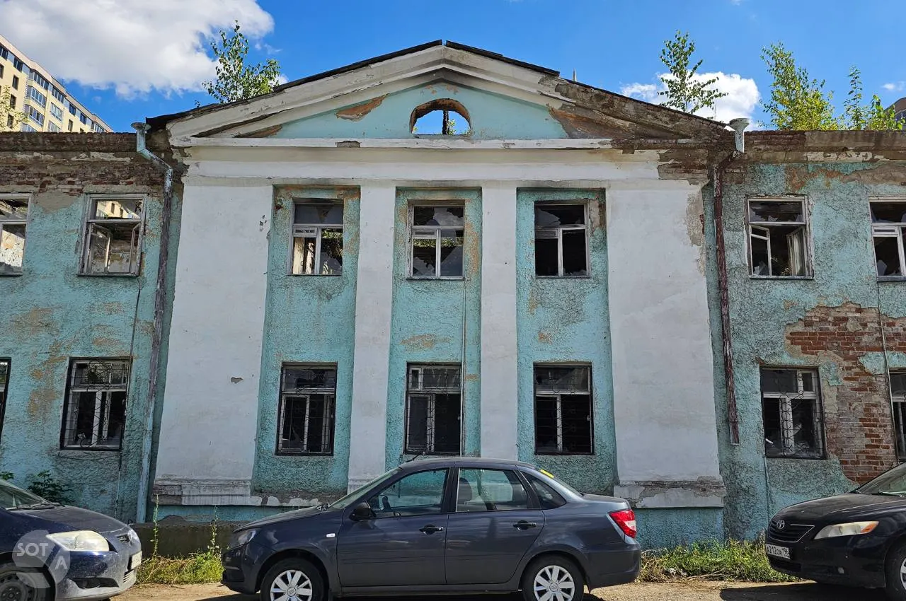 Община старообрядцев обвиняет власти и застройщика в давлении ради передачи земли под новый жилой комплекс; храм в центре Екатеринбурга может стать застройкой.