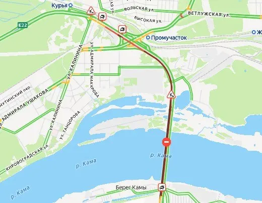 На подъезде к Красавинскому мосту в Перми образовалась пробка длиной около 4 км — по карте видно три ДТП, движение серьёзно затруднено.