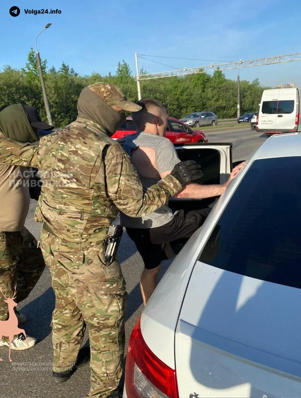 Согласно официальным данным, задержанный якобы передавал кадры иностранному куратору через Telegram.