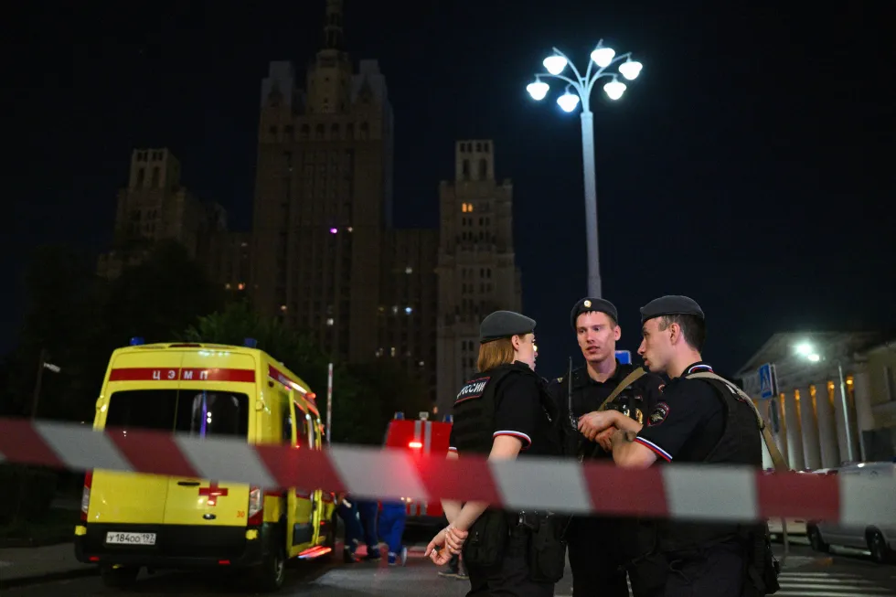 1 августа в московском Balzi Rossi произошел взрыв: по предварительным данным, сработало самодельное устройство; есть погибшие и раненые; расследование ведётся; обсуждают связь с праздничным событием у высокопоставленного военного, но подтверждений нет.