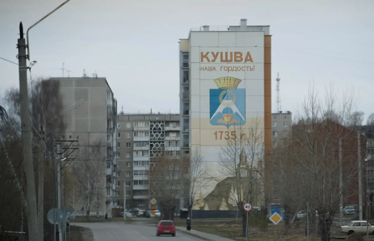 После урагана в Кушве восстановили кровли и коммуникации, но многие остаются без нового жилья и реальной помощи.