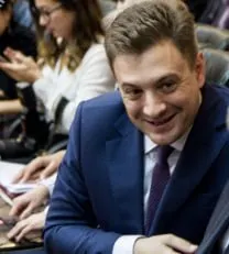 Коммунист Георгий Камнев обратился к министру промышленности с призывом снизить стоимость автомобилей АвтоВАЗа на внутреннем рынке, указав на значительно более низкие цены за пределами России, в том числе в Белоруссии.