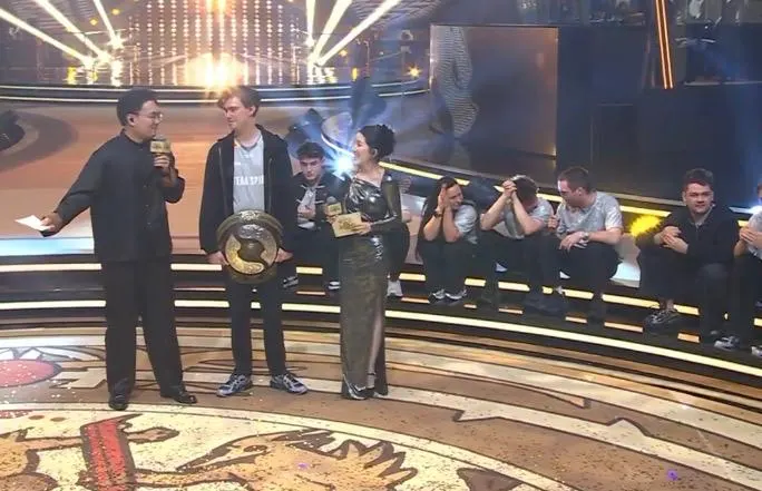 Ярослав Найденов (Miposhka) вместе с Team Spirit выиграл The International 2026, теперь он выступает в роли тренера команды.
