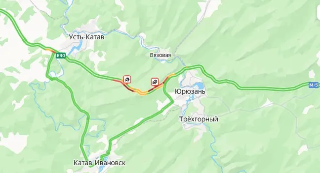 На трассе М-5 в районе Юрюзани остановлено движение из‑за опрокидывания грузового автомобиля. Подробности уточняются.
