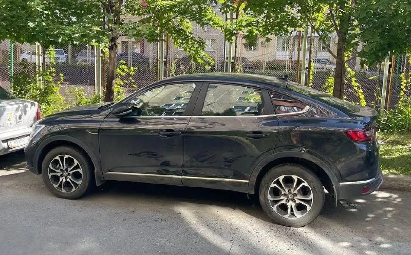 После аварии водитель Camry исчез с места происшествия; семья Юлии рассказывает о последствиях и правовых нюансах дела.