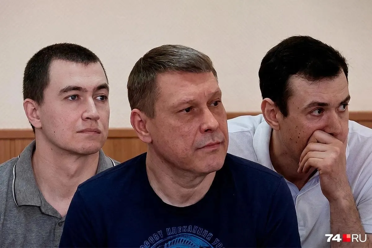 Начался процесс над экс-заместителем губернатора и двумя чиновниками; суд продлил им содержание под стражей до 2027 года.