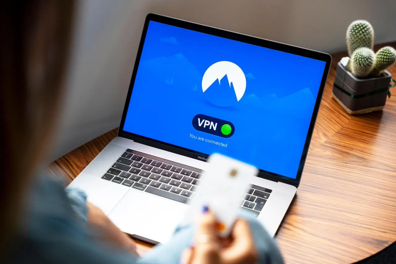Минцифры предлагает новые правила для корпоративных и технологических VPN, не блокируемых Роскомнадзором, включая мониторинг IP-адресов и усиленную идентификацию клиентов.