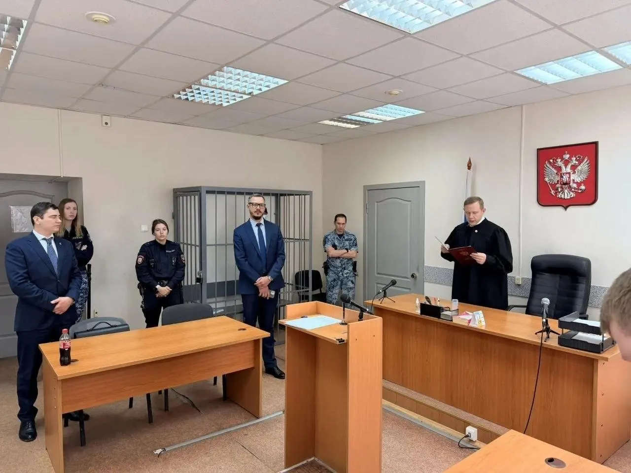 Заместитель прокурора задержан и помещён под стражу до 12 октября; по делу о посредничестве в особо крупном размере возбуждено уголовное дело.