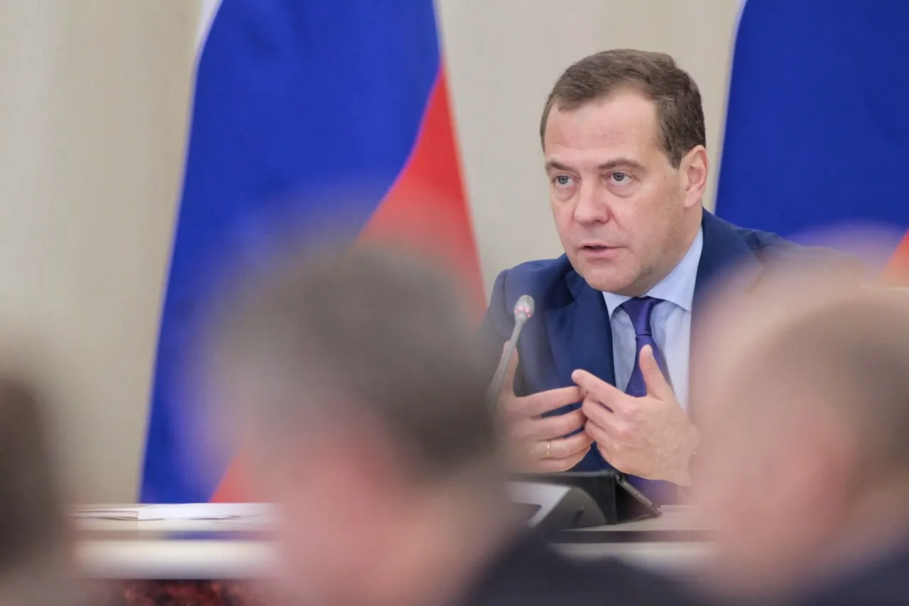 После начала СВО идеологическое противостояние сохранится и будет развиваться на наших условиях; проблемы воспитания общества остаются актуальными.