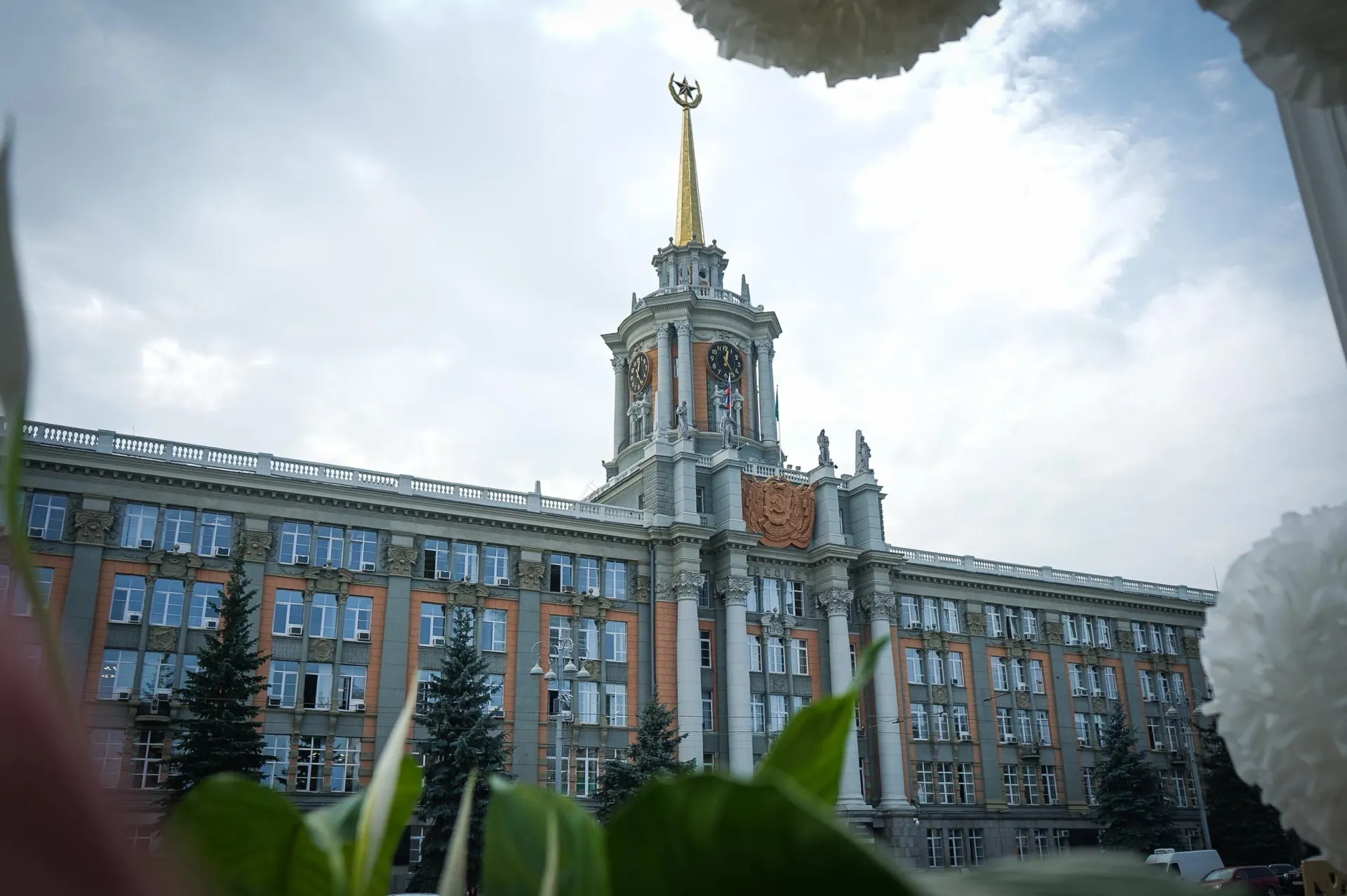 За первые полугодия 2026 года выявлено 197 нарушений в распределении бюджета муниципальных учреждений; общая сумма нарушений — около 1 млрд рублей, часть из которых уже устранена.