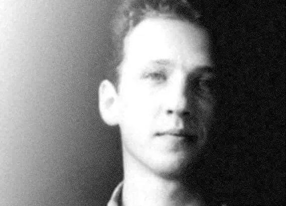 Стихотворение Бориса Рыжего, написанное в больничной палате в 1997 году, превратилось в мировой хит и символ думер-культуры, открыв глобальной аудитории мрачную эстетику уральской тоски.
