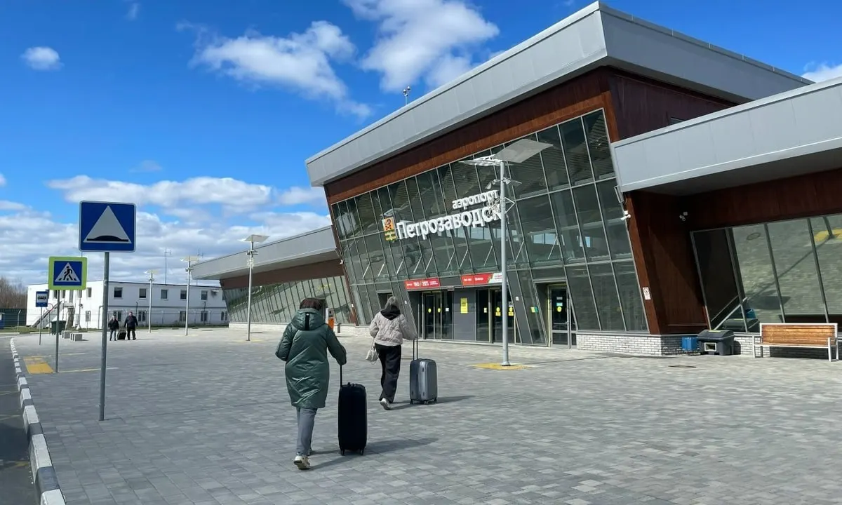 Петрозаводский аэропорт планирует запустить новые зарубежные направления, включая Беларусь, и продлить ряд международных рейсов на 2027 год на фоне роста пассажиропотока.