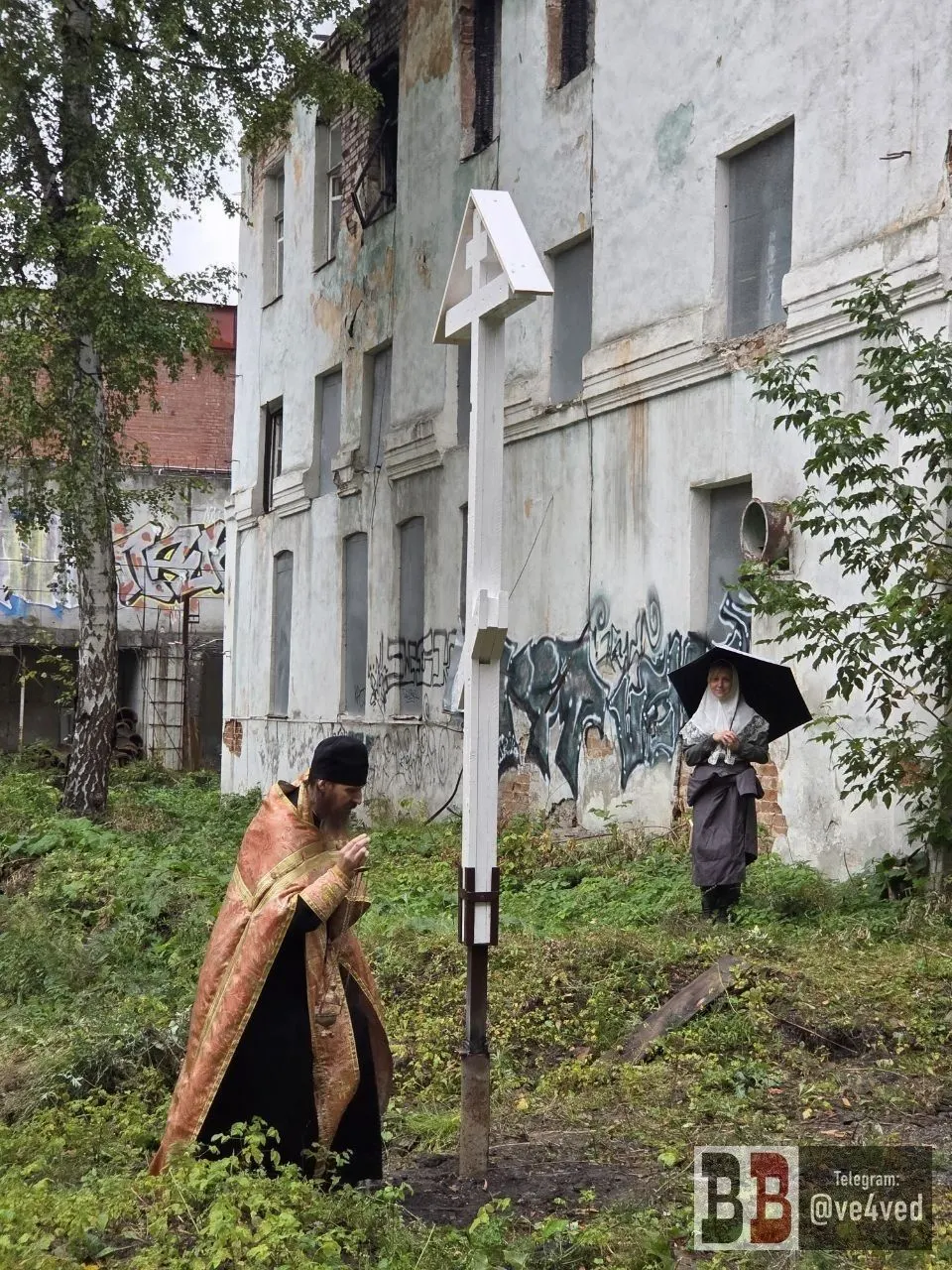 Сторонники старообрядческой общины пытаются остановить принудительный выкуп участка застройщиком и сохранить Троицкую церковь на месте старого холма.