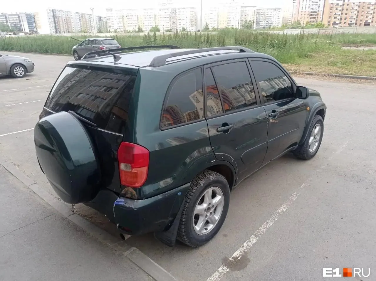 Житель Екатеринбурга приобрёл подержанный Toyota RAV4 2001 года за 650 тысяч рублей; VIN-код перебит, автомобиль оказался угнанным, и дело доходит до суда.