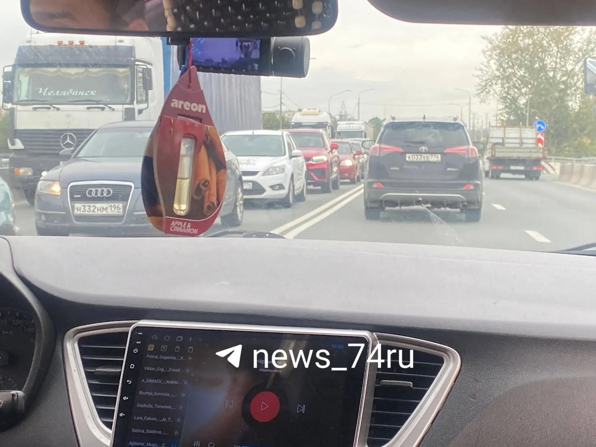 Движение затруднено на примерно 800 метров в сторону Ленинского района.