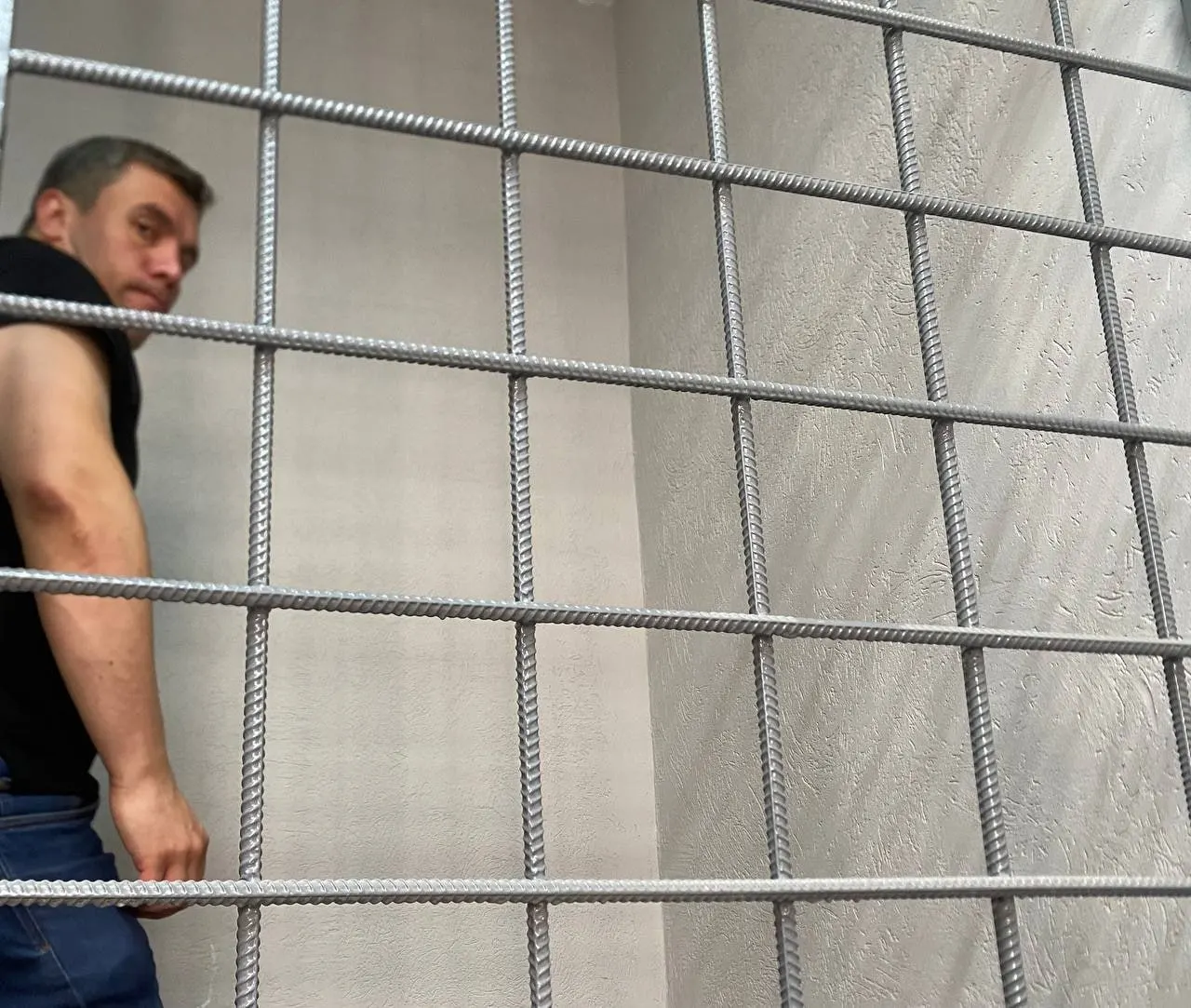 ЦИК снял регистрацию Николая Бондаренко, выдвинутого КПРФ от Удмуртии и Пермского края, на выборах в Госдуму; комиссия изменила бюллетень по регионам. Сообщалось также о задержании и штрафе за демонстрацию символики.