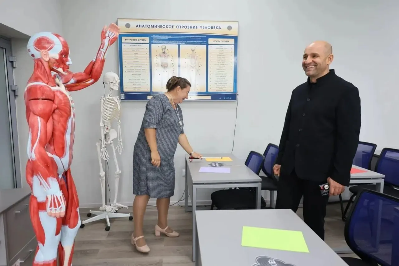 Полпред поздравил студентов педколледжа и отметил капитальный ремонт учебного корпуса.