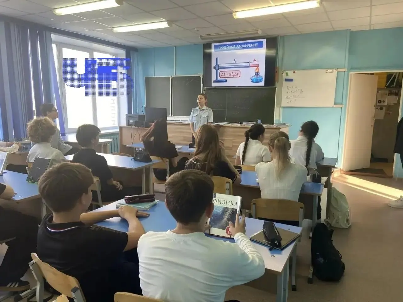 Полицейские и специалисты по делам несовершеннолетних провели ряд лекций в рамках Единого дня профилактики, посвятив беседы рискам вербовки и мошенничества в сети.