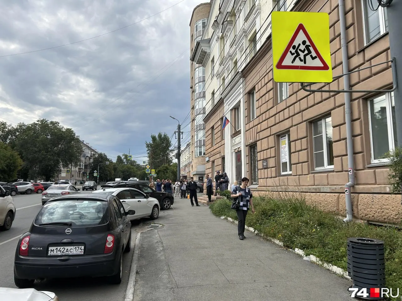 По делу о растрате бюджета Миндортранса вынесены приговоры. Экс-начальник правового управления получил три года колонии общего режима и штраф 300 тысяч рублей; суд взыскал 263,9 млн рублей ущерба. В деле участвуют еще 10 обвиняемых; контекст — задержание ФСБ и связь с губернатором Борисом Дубровским и компанией Южуралмост.