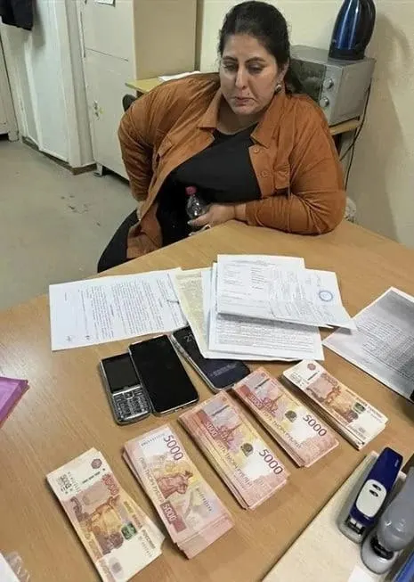 Безработных мужчин в Екатеринбурге обманывают через схему с призывом на СВО: их женят на женщине, требуют банковские карты и обещают крупные выплаты мошенникам; аналогичные истории фиксируют в Омске.