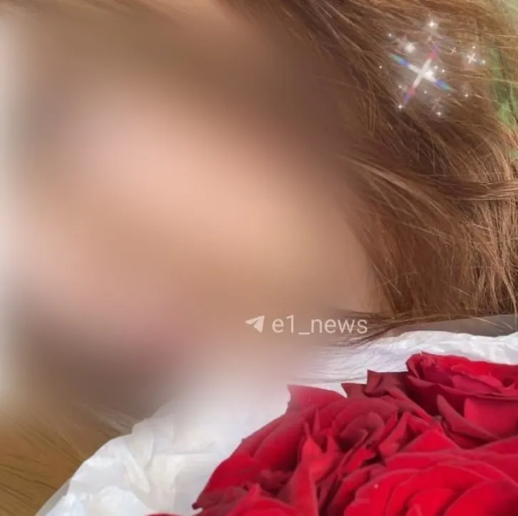 16-летняя пострадавшая получила черепно-мозговую травму и переломы после падения на рельсы у трамвайной остановки.