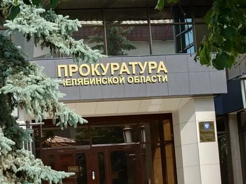 Прокуратура Челябинской области направила в Тракторозавский районный суд дело топ-менеджеров компании «Интерполис» — Вячеслава Мельникова и Тимура Гатина. Их обвиняют в уклонении от уплаты налогов в особо крупном размере. Третий фигурант, Алексей Семыкин, скрывается за границей и объявлен в международный розыск — дело в отношении него выделено в отдельное производство.
