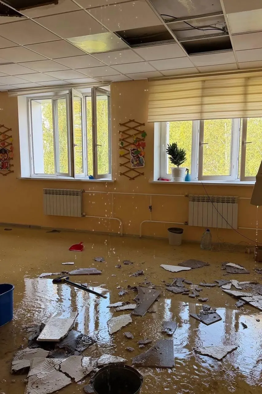 После пожара в 65-й школе Тюмени местные жители взяли на себя восстановление здания, пока следственные органы устанавливают причины.