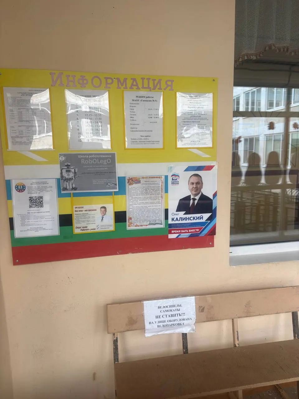 Заметна агитация в поддержку Единой России на входах в избирательные участки Краснокамска; агитация также зафиксирована на улице Нефтяников.