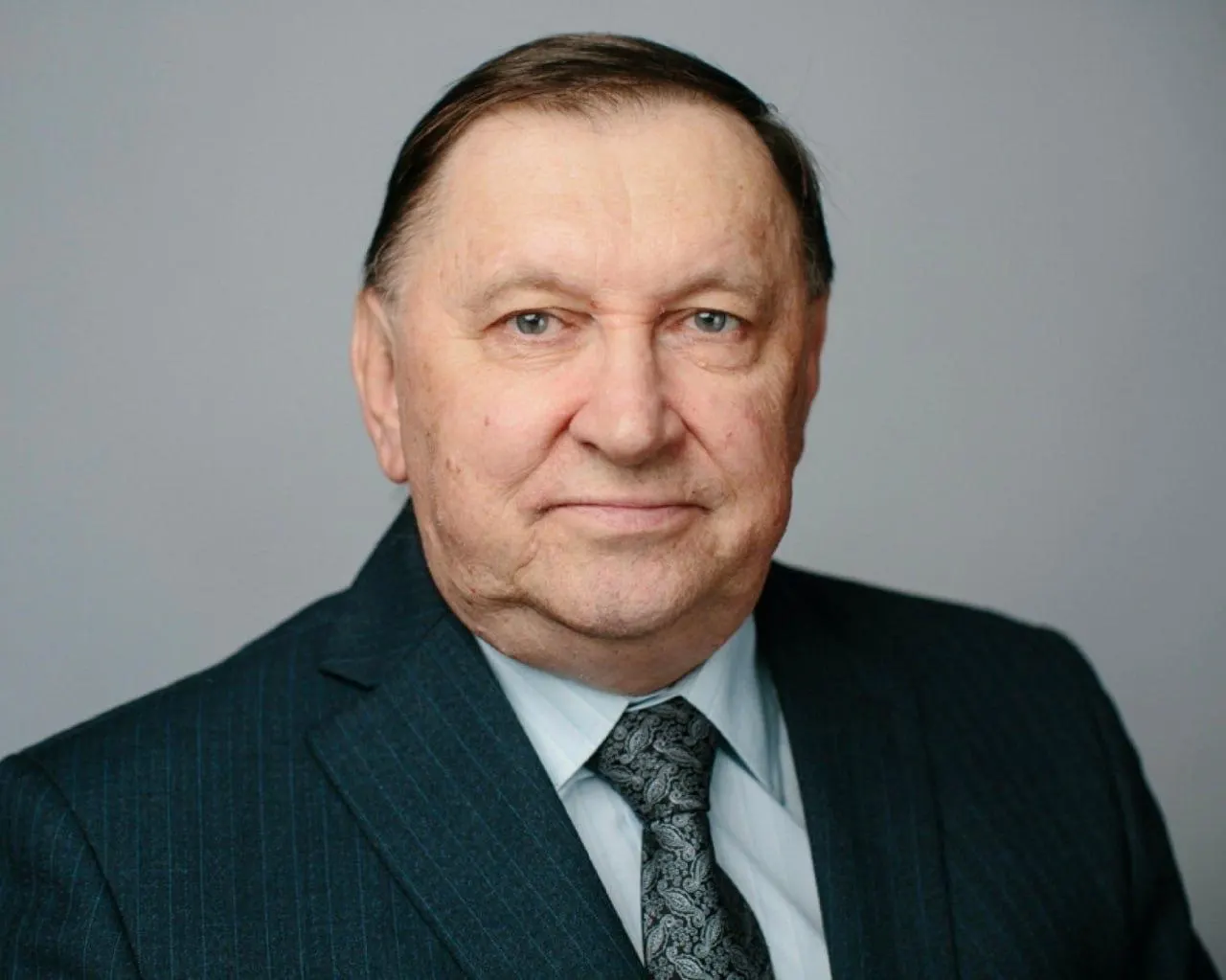 Кандидаты от партий подали иски об отмене регистрации четырех представителей «Яблока» на выборах в Госдуму; в Екатеринбурге задержали пятерых кандидатов по делу о демонстрации экстремистской символики.