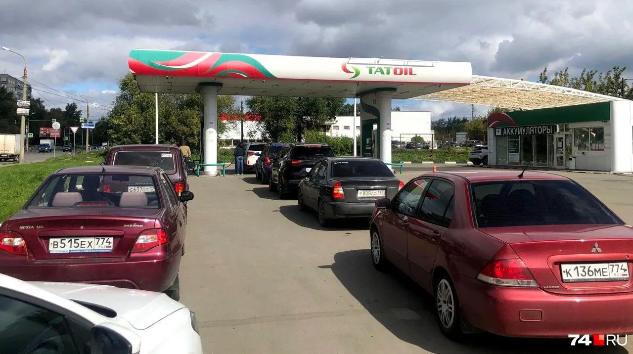 Региональные автомобилисты сообщают о поломках двигателей после заправок и затруднениях с выплатами компенсаций; один из ремонтов оценивается в 170 тысяч рублей.