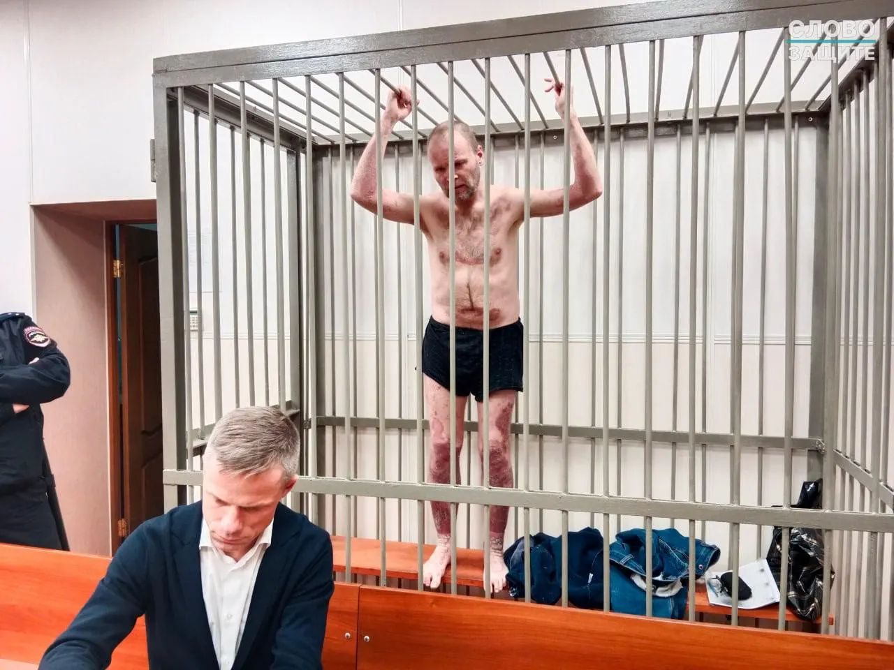 Музыкант просит поддержки в обмене, пока правозащитники фиксируют случаи насилия и жестокого обращения в российских исправительных учреждениях.