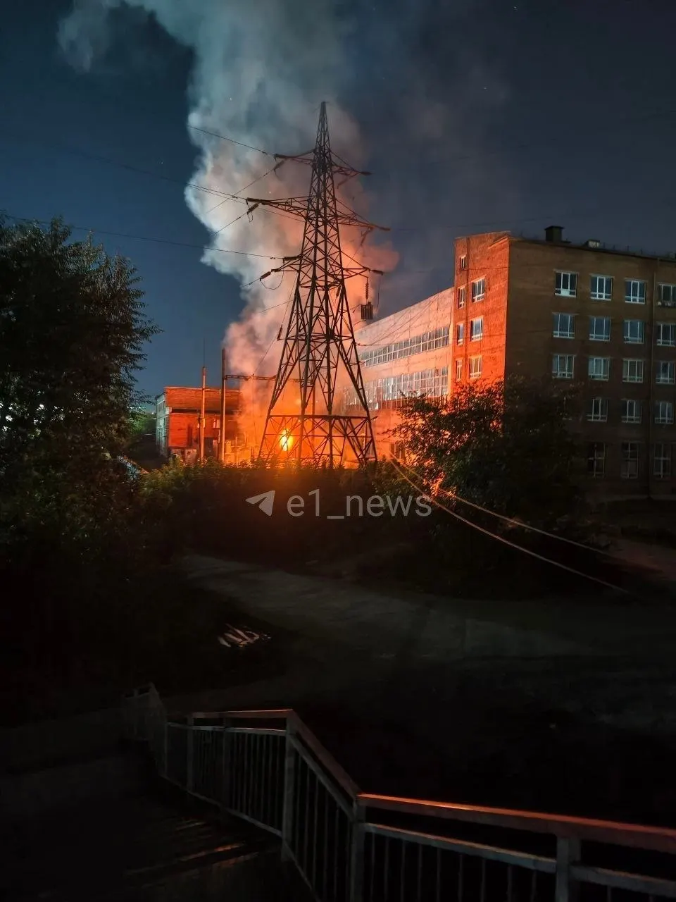 Пожар на улице Шефской в Свердловской области ликвидирован. Пострадавших нет.