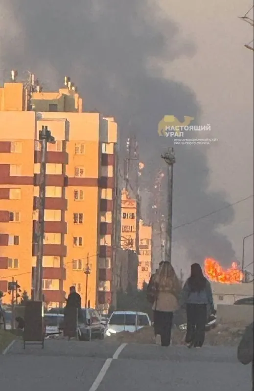Беспилотник атаковал Новоуренгойский завод по подготовке конденсата к транспорту (ЗПКТ) в Новом Уренгое — произошло возгорание. Персонал эвакуирован. Пострадавших и погибших нет. В регионе впервые объявлена беспилотная опасность; применён план «Ковёр» в аэропорту Надыма.