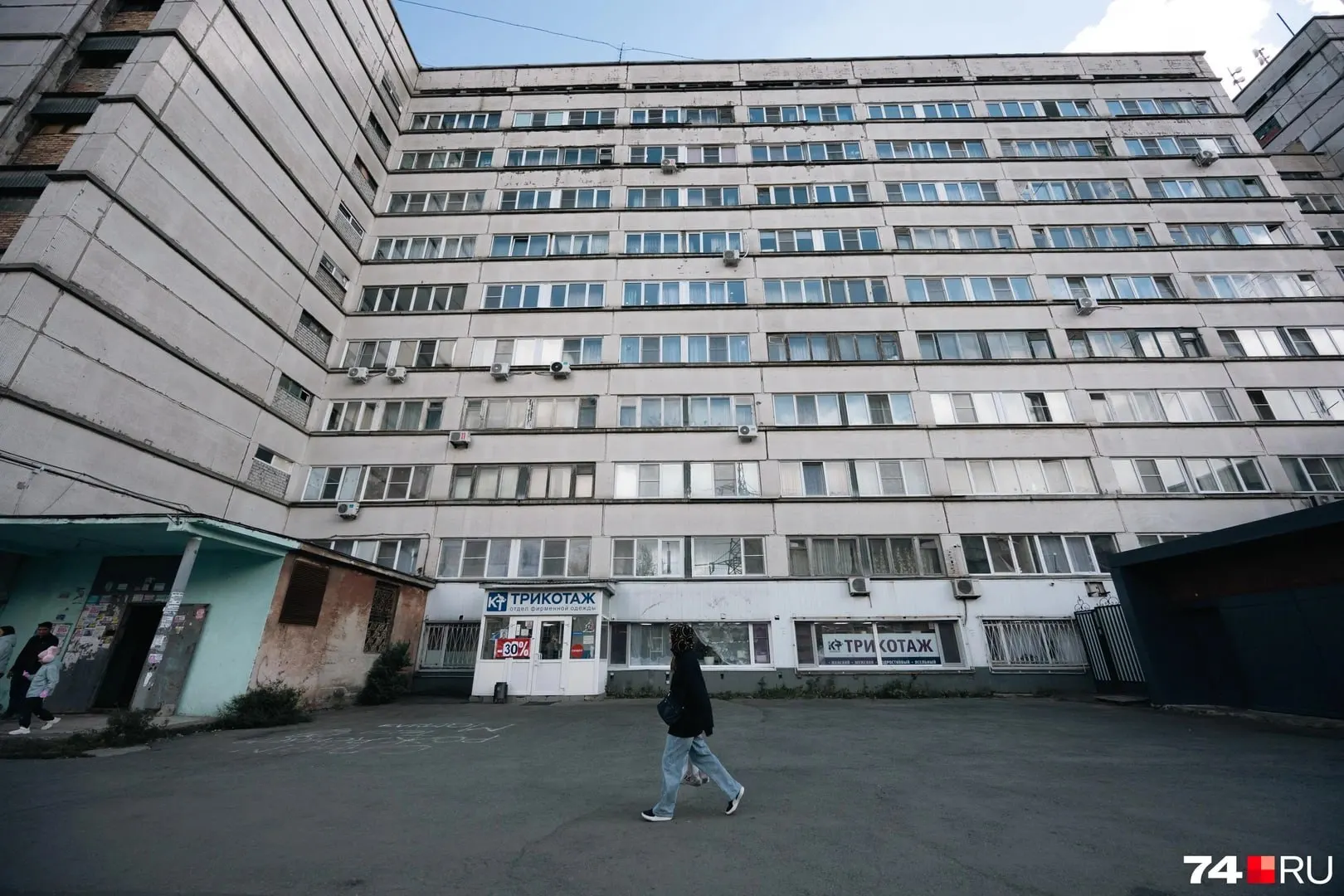 Жители жалуются на изношенную инфраструктуру: сломанные лифты, затопления и запутанный лабиринт коридоров. Разбираемся, что происходит и какие шаги могут изменить ситуацию.