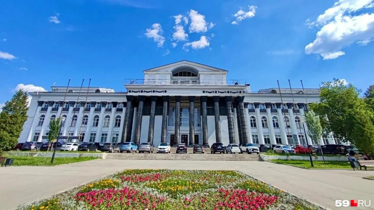 После сделки здание ДК Ленина перейдёт в собственность города. Запланирован ремонт и масштабные мероприятия; финансирование уже предусмотрено в бюджете. Передача дворца мэрии — в начале 2027 года.